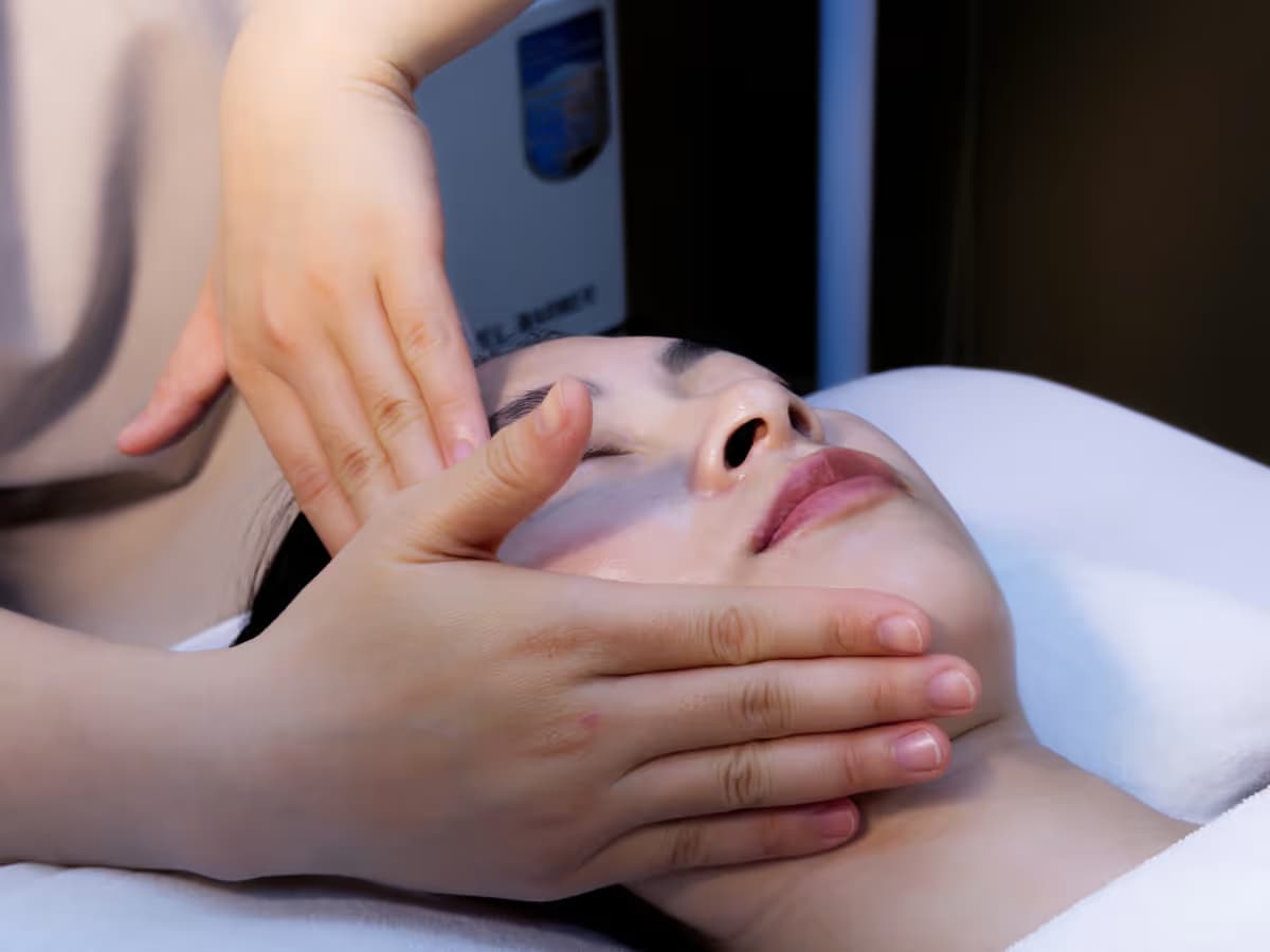 FACIAL LYMPHATIC DRAINAGE MASSAGE FOR PURIFICATION