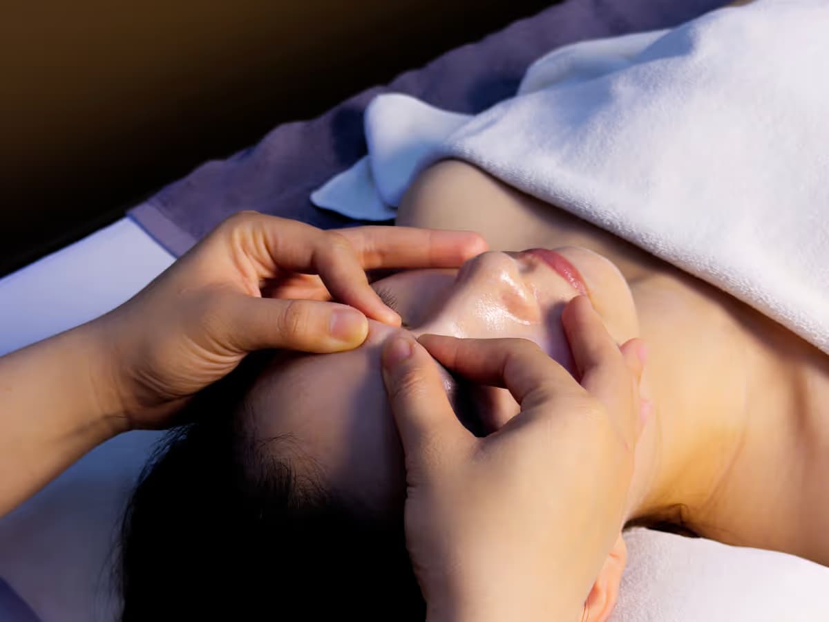 INTENSIVE: FACIAL LIFTING SUPPORT & EYE AREA RELAXATION